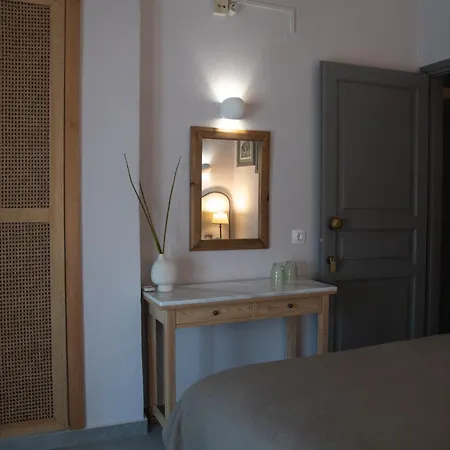 Acropolis Hotel 2*