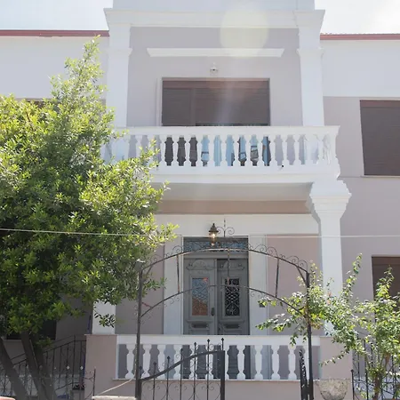 Acropolis Hotel 2*
